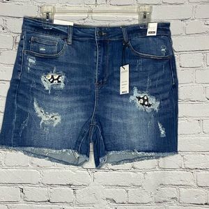 2XL Judy Blue Daisy Patch Denim Shorts